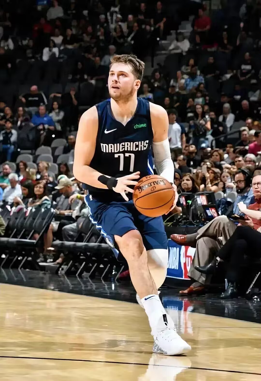 开云体育-东契奇连续三场比赛得分超过领先优势明显，美国队不断突破！再创辉煌时刻(考秀才的三场考试)