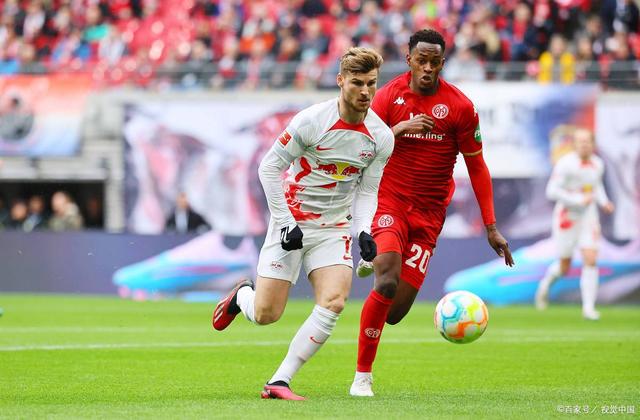 Kaiyun-转折点!西汉姆单刀错失;德国杯今夜攻防权衡;值得警惕;轮换策略被讨论(单刀进枪九死一生)