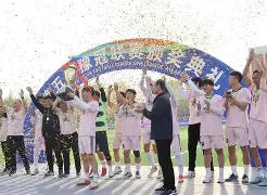 开云- 环塔拉力赛长城炮着火