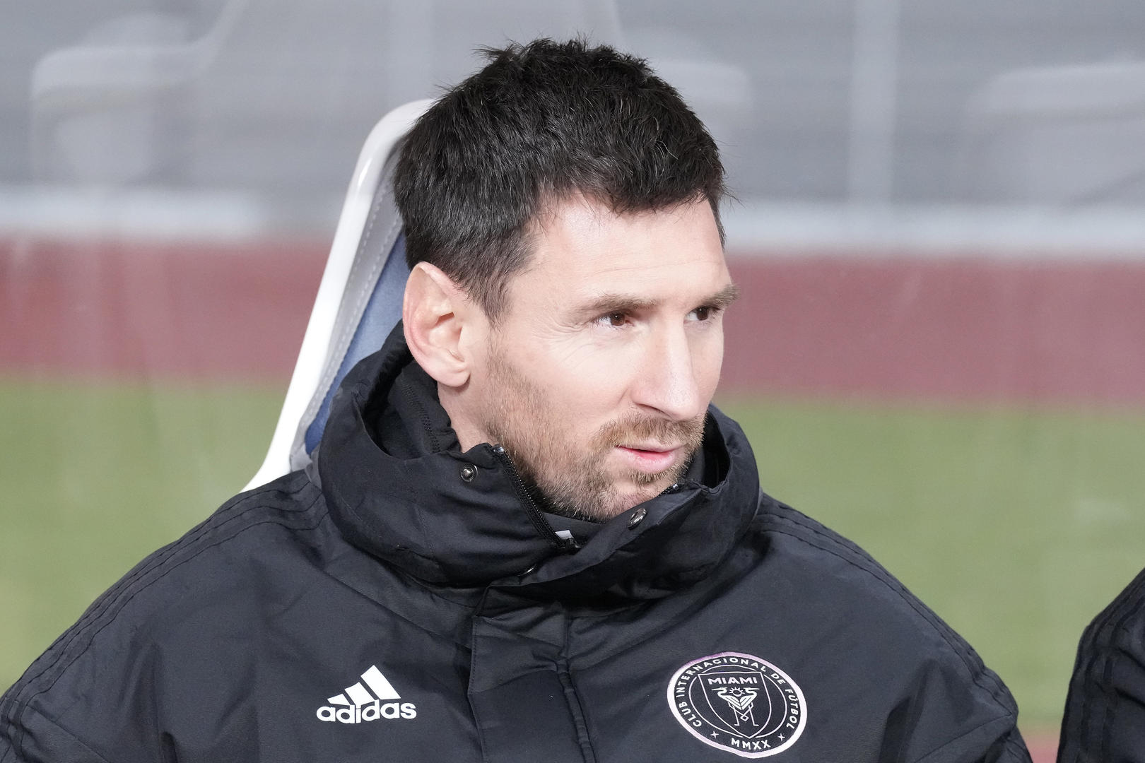 梅西迎来十赛季出色发挥，日本队观众热烈欢呼！引发球迷热议(梅西 日本)