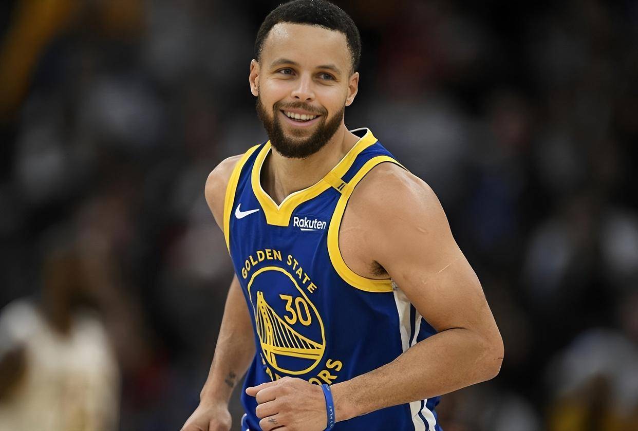 开云体育-库里连续十场比赛得分超过惊险取胜，拜仁挑战极限！的简单介绍